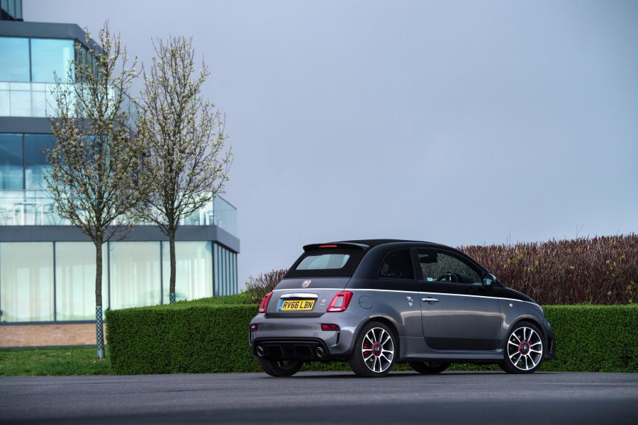  Abarth 595C Turismo (312) 2016 года  (UK) (фото 9 из 24)